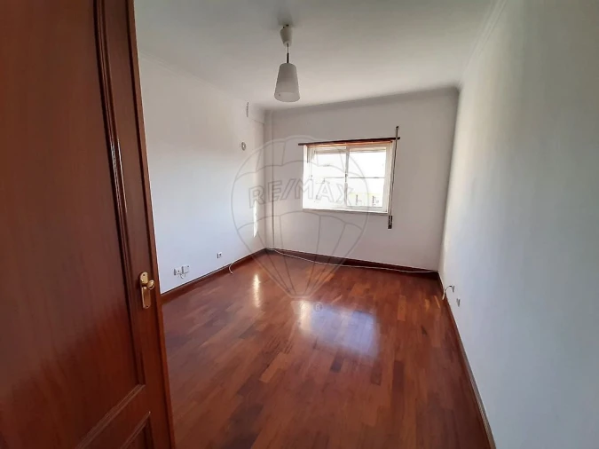 Apartamento T2 para Venda em Rio de Mouro Foto 6