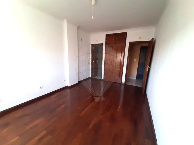 Apartamento T2 para Venda em Rio de Mouro Foto 5