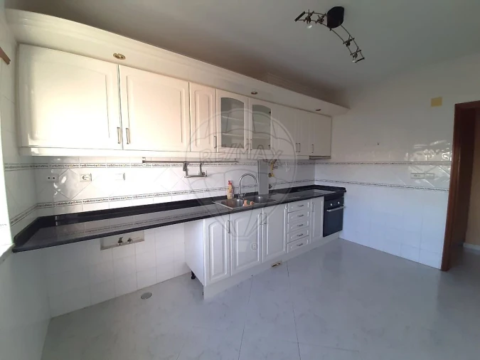 Apartamento T2 para Venda em Rio de Mouro Foto 10
