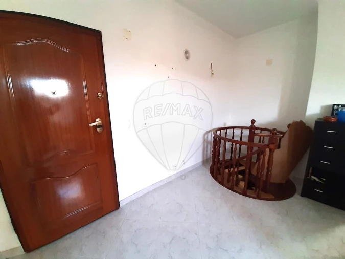 Apartamento T2 para Venda em Rio de Mouro Foto 3