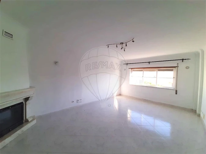 Apartamento T2 para Venda em Rio de Mouro Foto 4