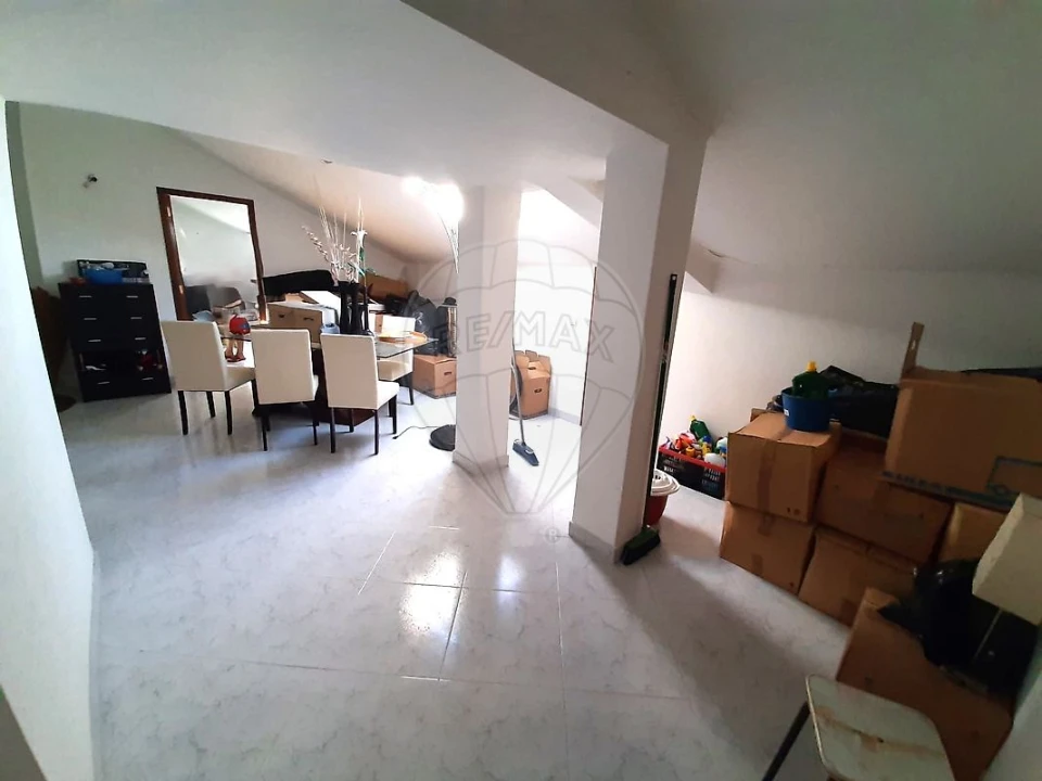 Apartamento T2 para Venda em Rio de Mouro Foto 11