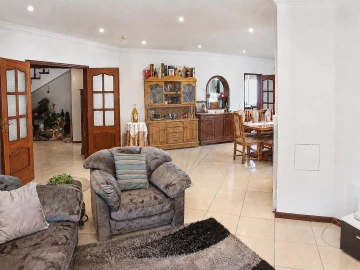Moradia T5 para Venda em Oliveirinha
