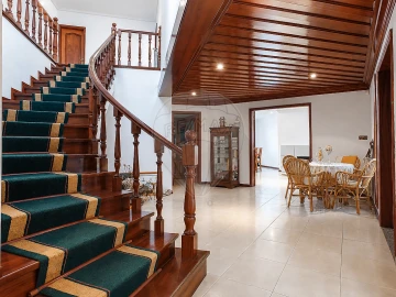 Moradia T5 para Venda em Oliveirinha