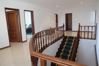 Moradia T5 para Venda em Oliveirinha