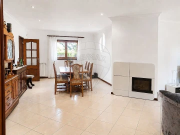 Moradia T5 para Venda em Oliveirinha