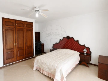 Moradia T5 para Venda em Oliveirinha
