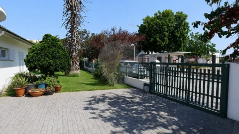 Moradia T5 para Venda em Oliveirinha