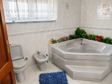 Moradia T5 para Venda em Oliveirinha