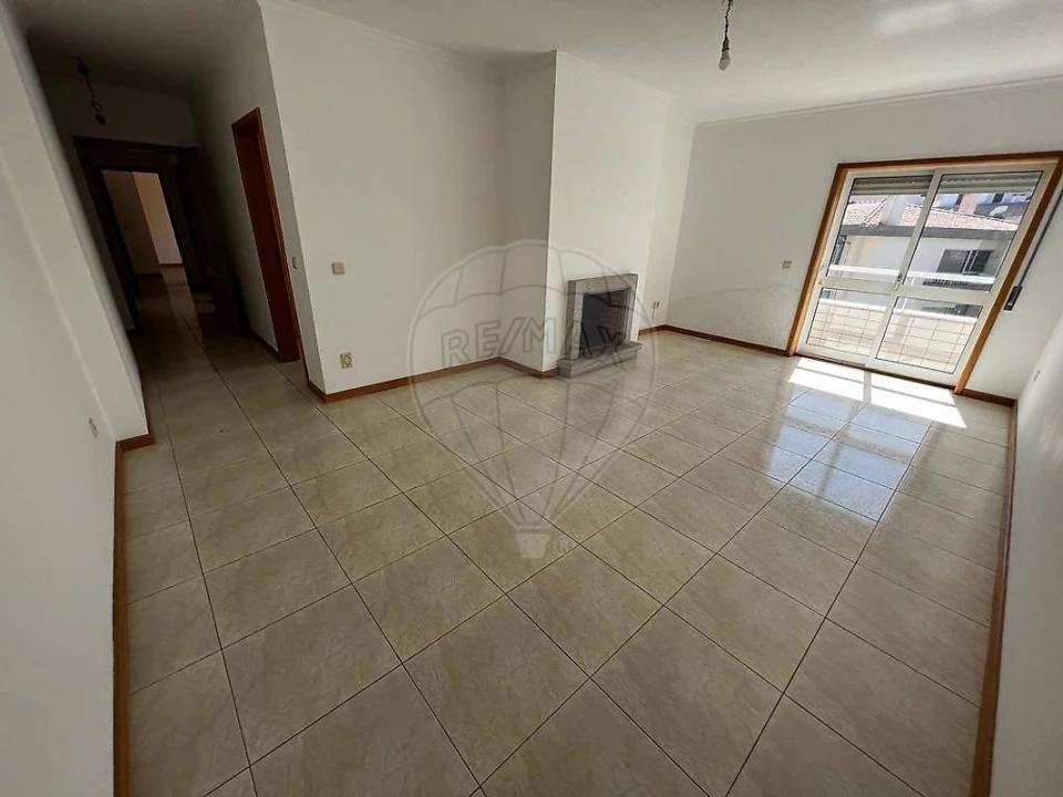 Apartamento T3 para Venda em O. Azeméis, Riba-Ul, Ul, Macinhata Seixa, Madail Foto 4