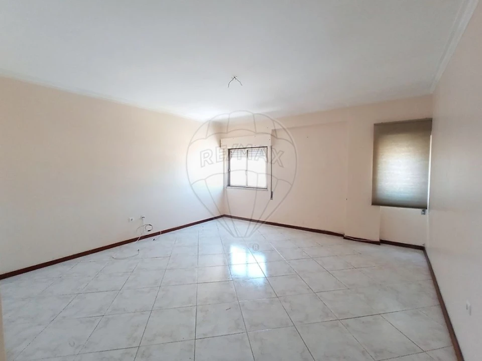 Apartamento T3 para Venda em Carregado e Cadafais Foto 1