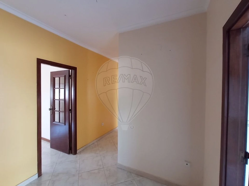 Apartamento T3 para Venda em Carregado e Cadafais Foto 3