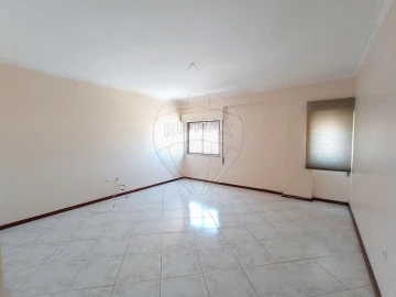 Apartamento T3 para Venda em Carregado e Cadafais