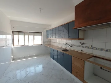 Apartamento T3 para Venda em Carregado e Cadafais