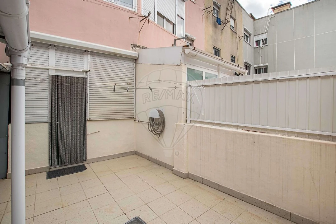 Apartamento T2 para Venda em Moscavide e Portela Foto 13