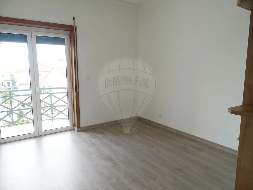 Apartamento T3 para Arrendamento em Vila Nova da Barquinha Foto 15