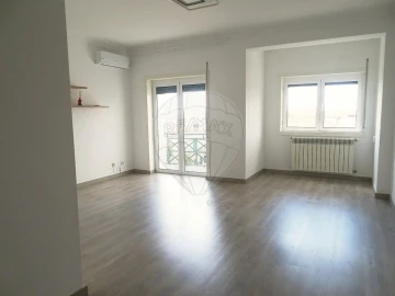 Apartamento T3 para Arrendamento em Vila Nova da Barquinha