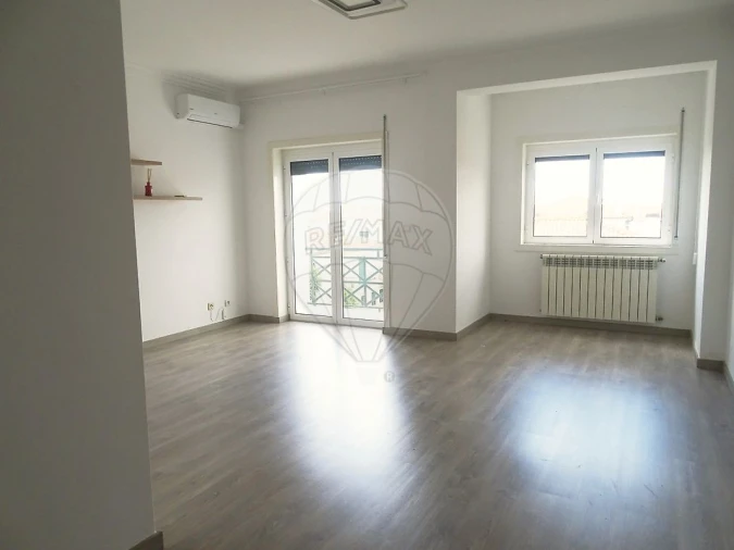 Apartamento T3 para Arrendamento em Vila Nova da Barquinha Foto 4