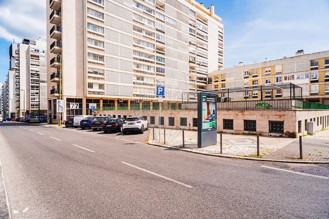 Apartamento T4 para Venda em Alvalade Foto 30