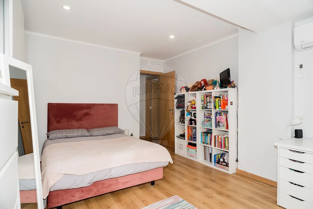 Apartamento T4 para Venda em Alvalade Foto 5