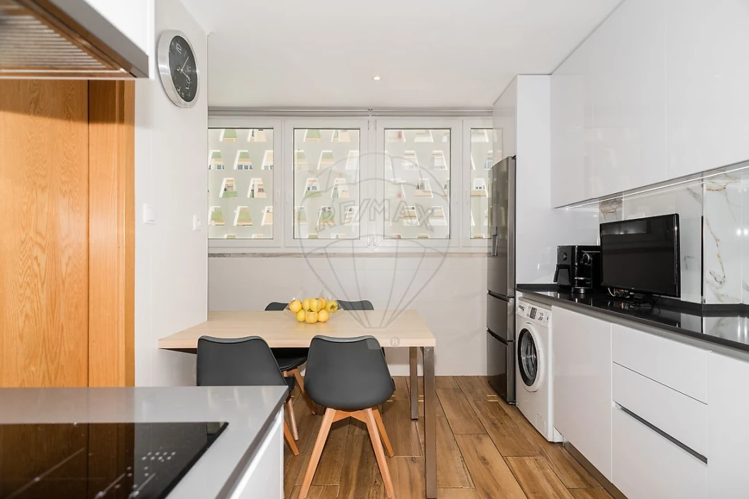Apartamento T4 para Venda em Alvalade Foto 26