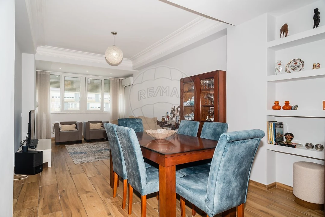 Apartamento T4 para Venda em Alvalade Foto 16