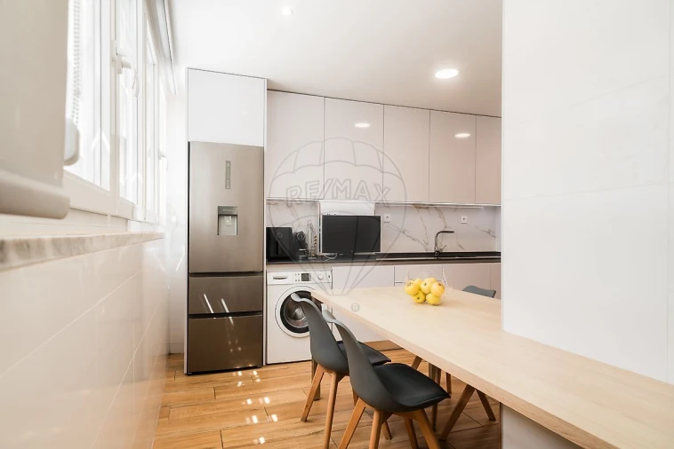 Apartamento T4 para Venda em Alvalade Foto 25