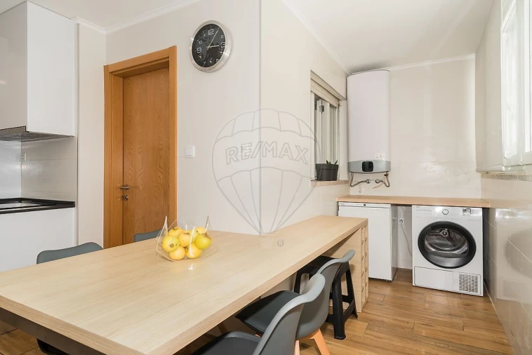 Apartamento T4 para Venda em Alvalade Foto 27