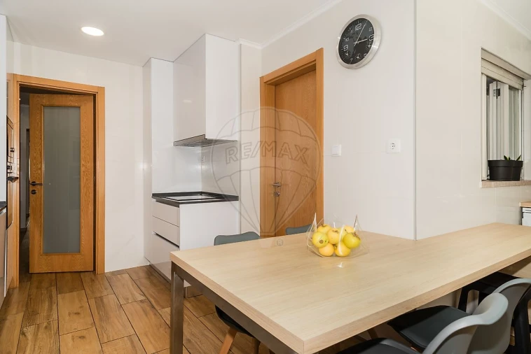 Apartamento T4 para Venda em Alvalade Foto 28