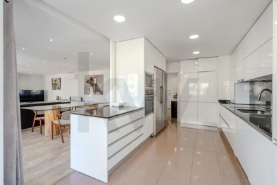 Apartamento T3 para Venda em Carnaxide e Queijas