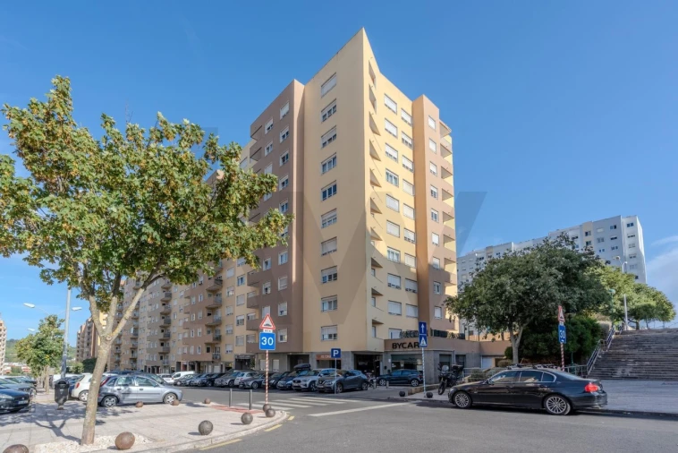 Apartamento T3 para Venda em Carnaxide e Queijas Foto 44