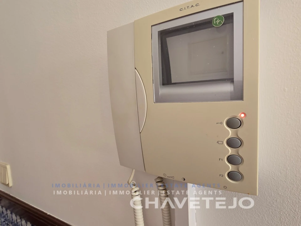 Apartamento T2 para Venda em São João Baptista e Santa Maria dos Olivais Foto 3