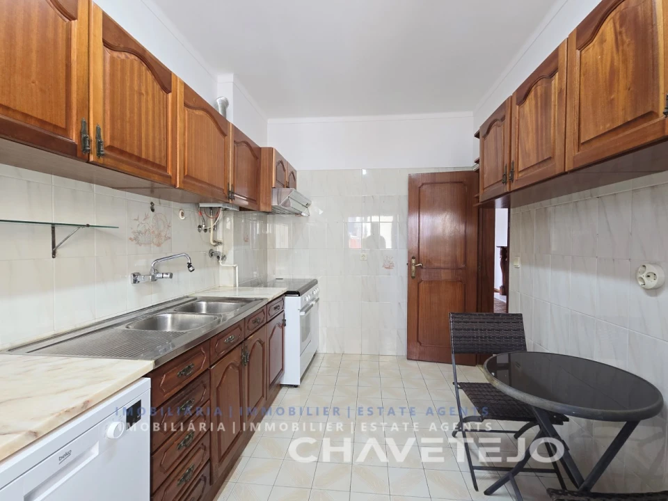 Apartamento T2 para Venda em São João Baptista e Santa Maria dos Olivais Foto 4