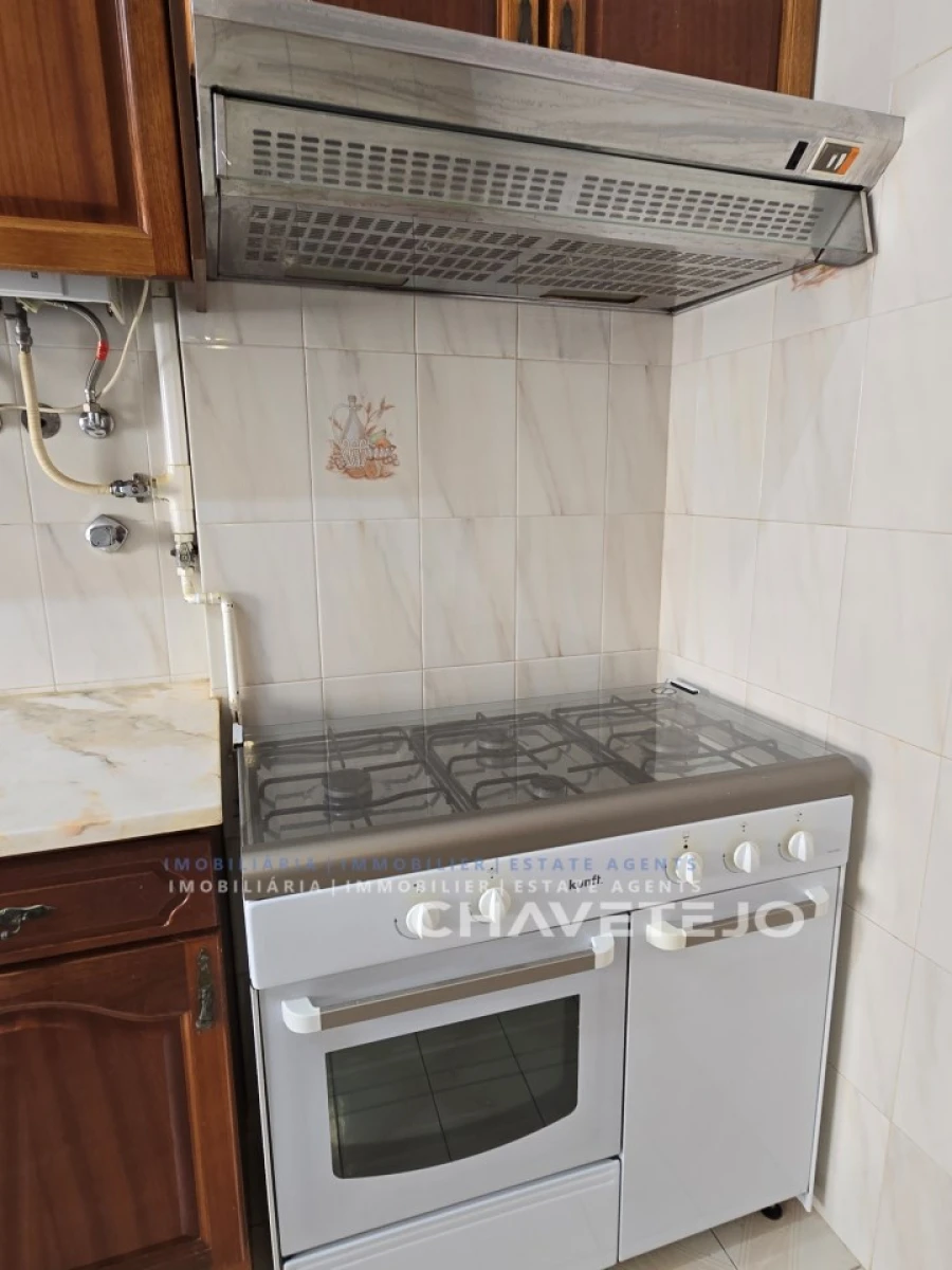 Apartamento T2 para Venda em São João Baptista e Santa Maria dos Olivais Foto 6