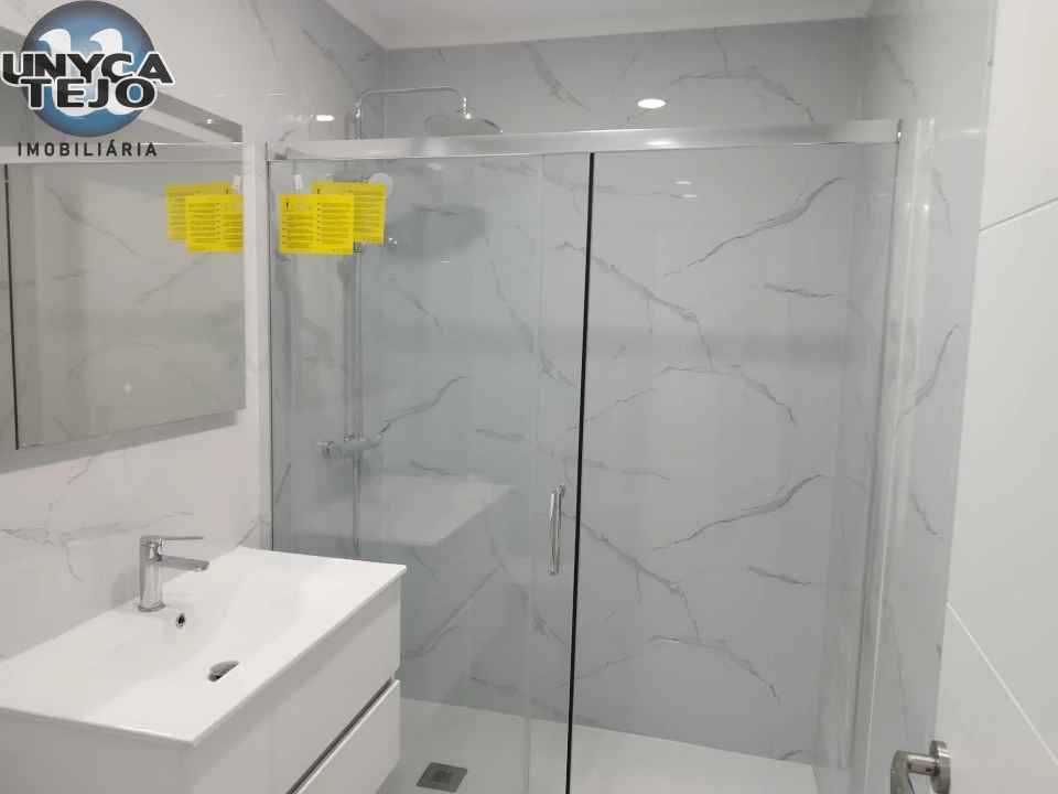 Apartamento T2 para Venda em Corroios Foto 10