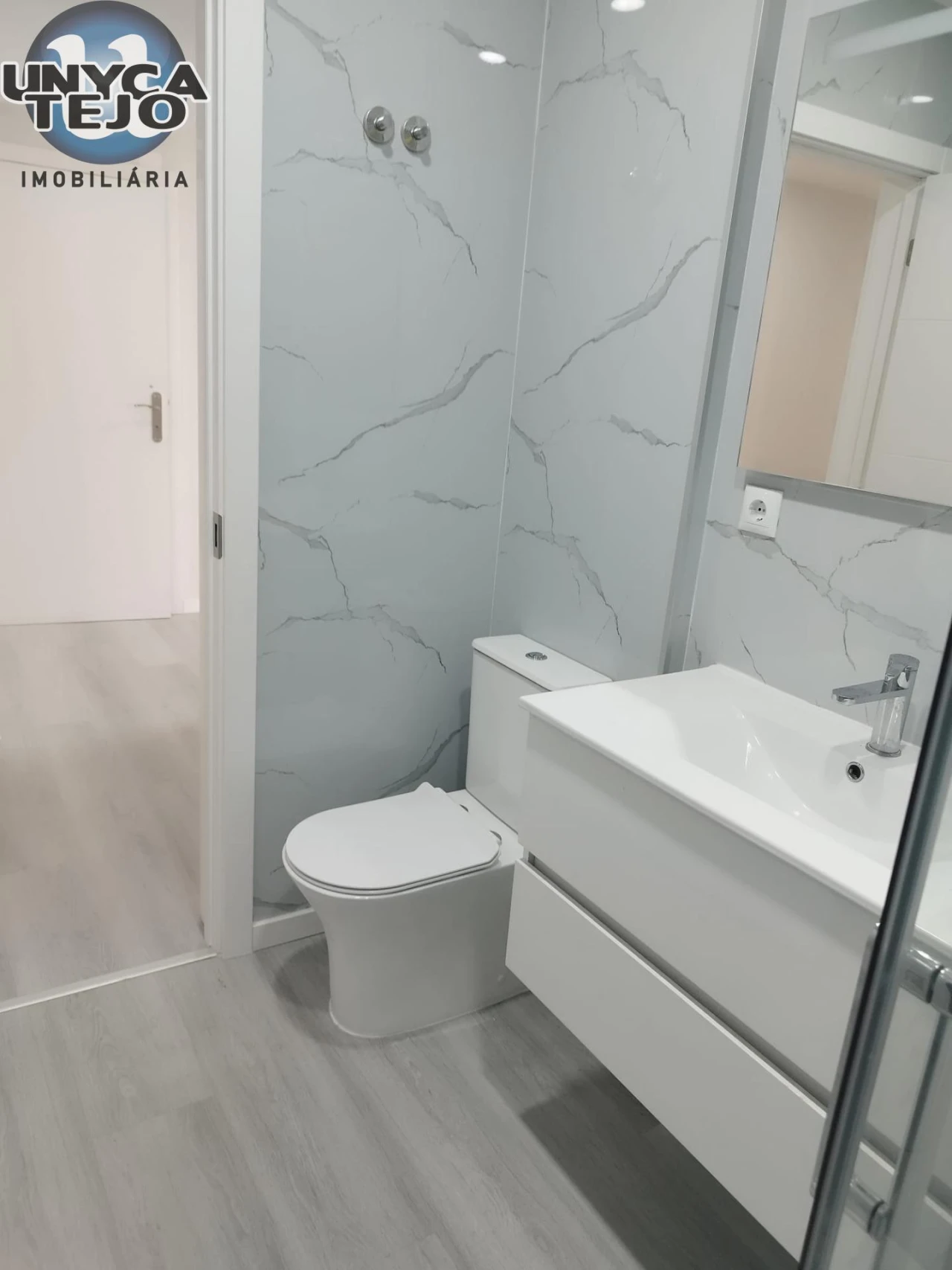 Apartamento T2 para Venda em Corroios Foto 12
