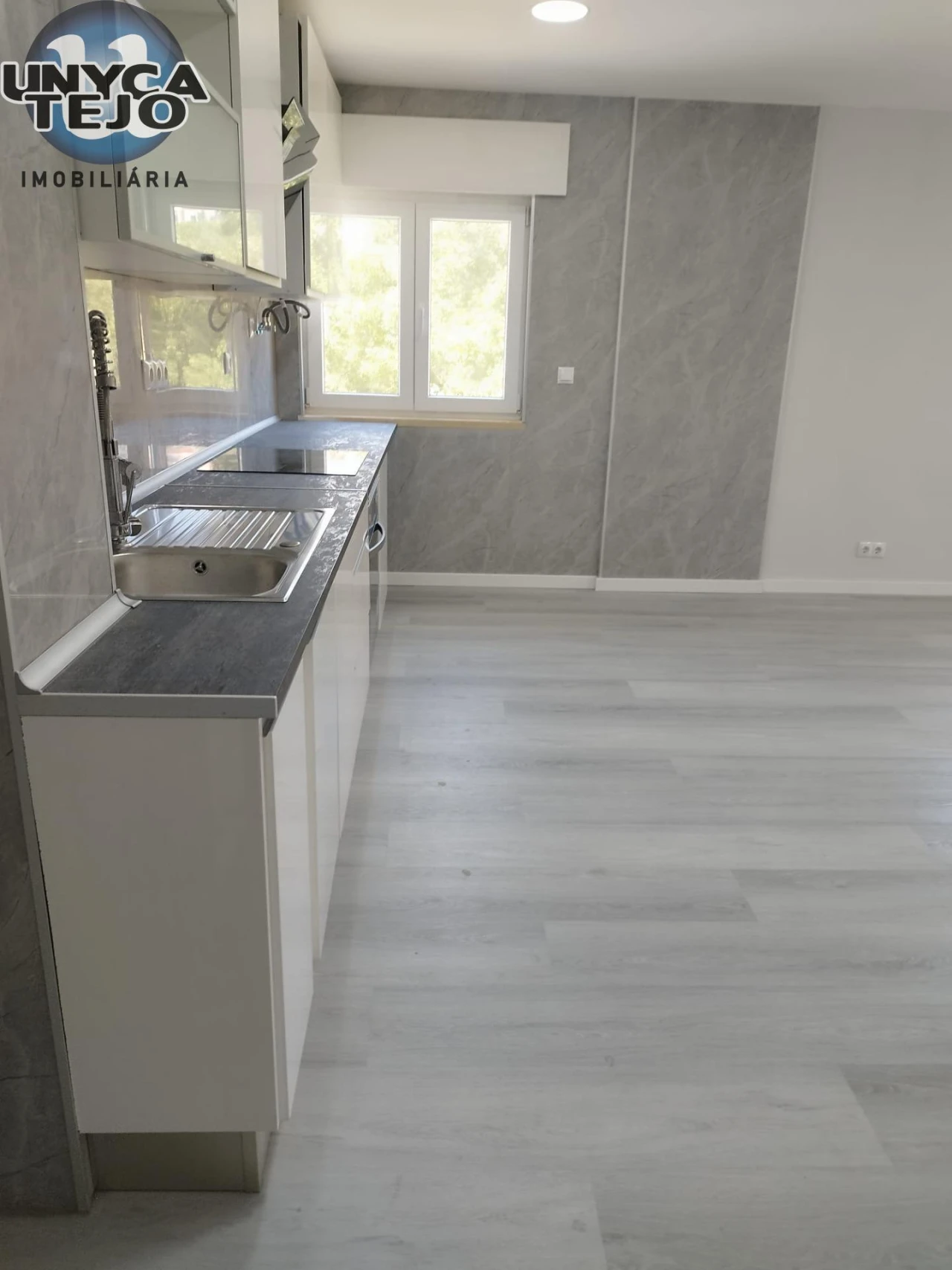 Apartamento T2 para Venda em Corroios Foto 3