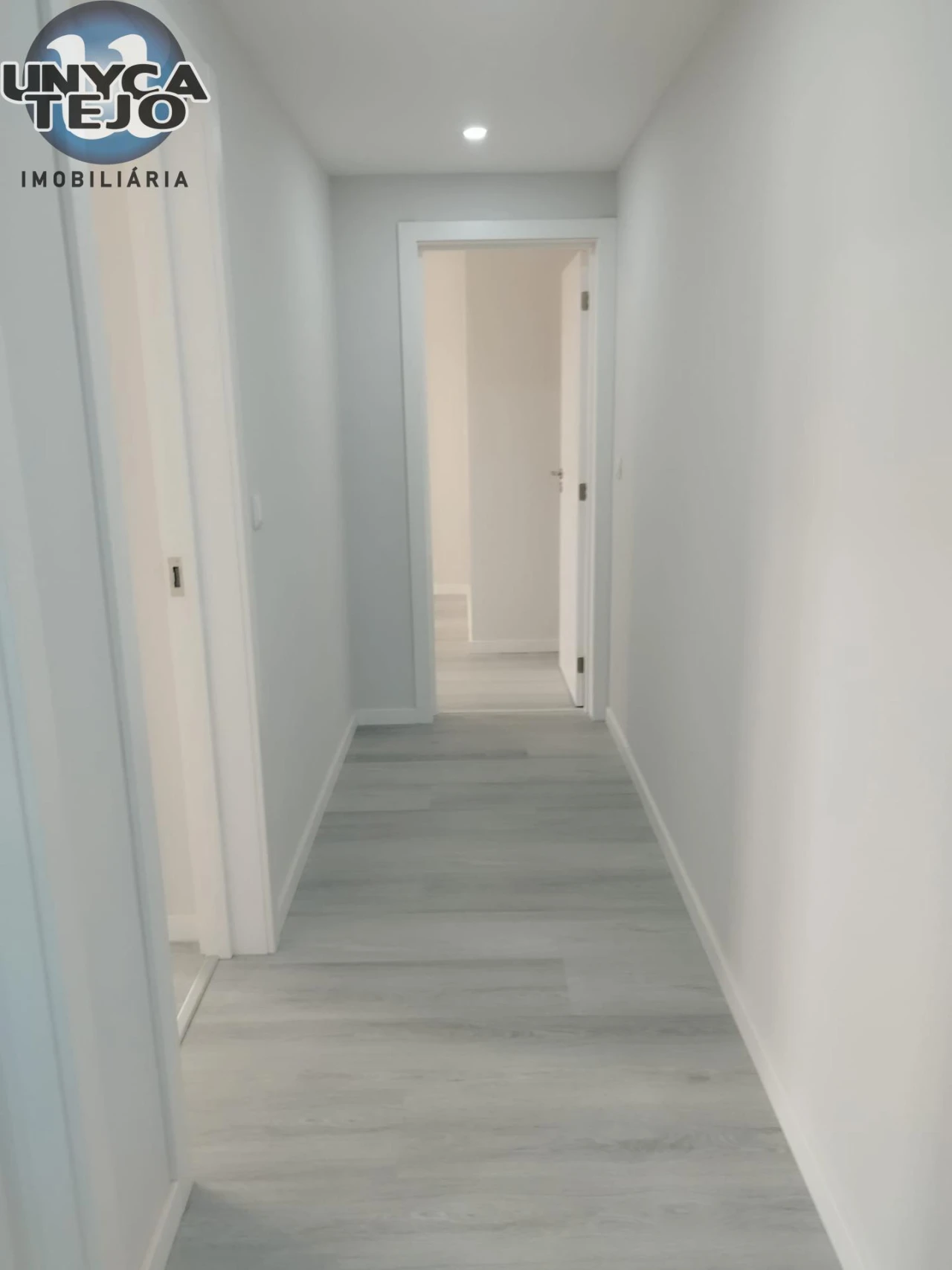 Apartamento T2 para Venda em Corroios Foto 6