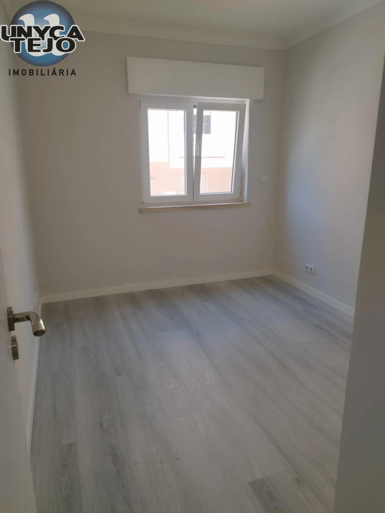 Apartamento T2 para Venda em Corroios Foto 9