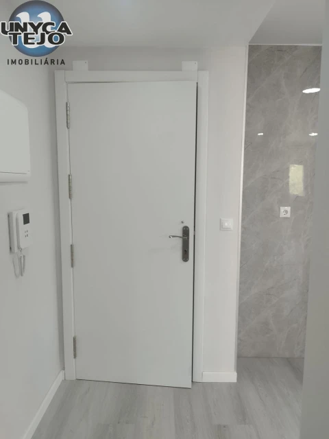 Apartamento T2 para Venda em Corroios