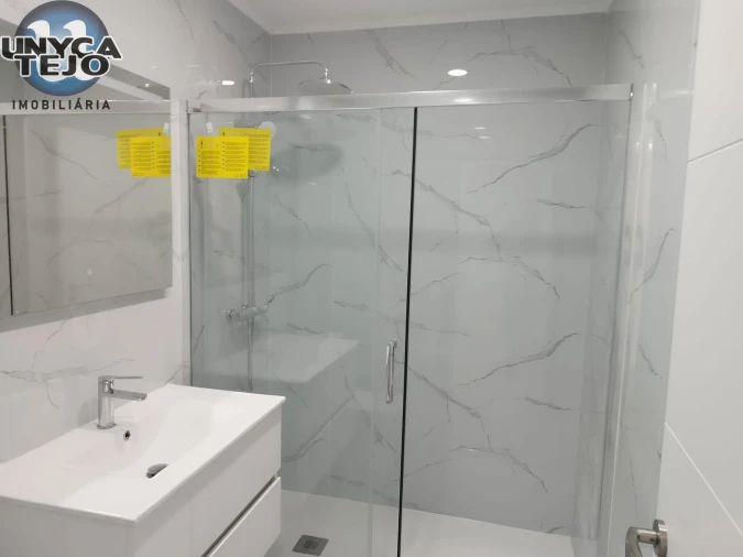 Apartamento T2 para Venda em Corroios Foto 10