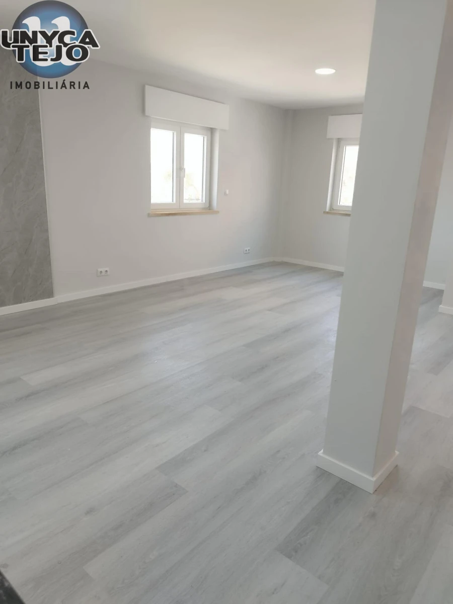 Apartamento T2 para Venda em Corroios Foto 2