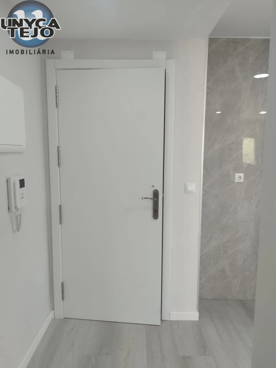 Apartamento T2 para Venda em Corroios Foto 4