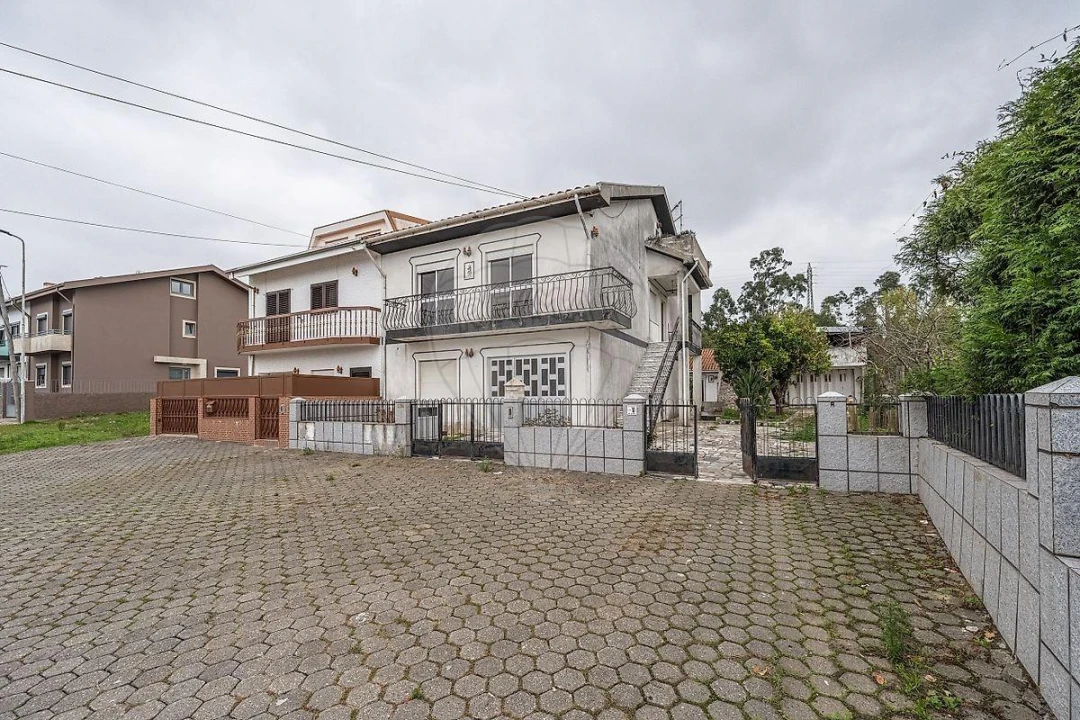 Moradia T7 para Venda em Serzedo e Perosinho Foto 1