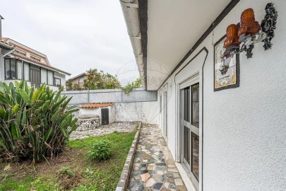 Moradia T7 para Venda em Serzedo e Perosinho