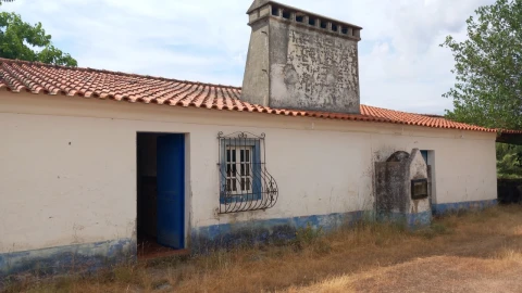 Moradia T8 para Venda em Barbacena e Vila Fernando