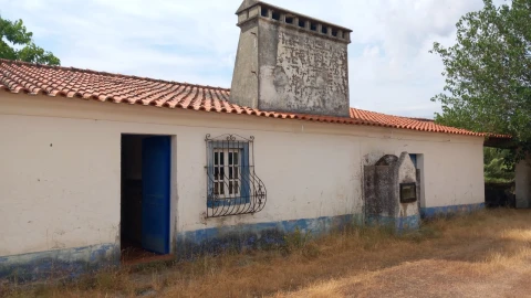 Moradia T8 para Venda em Barbacena e Vila Fernando