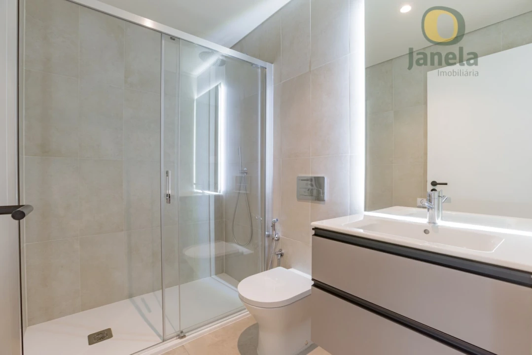 Moradia T4 para Venda em Montenegro Foto 48