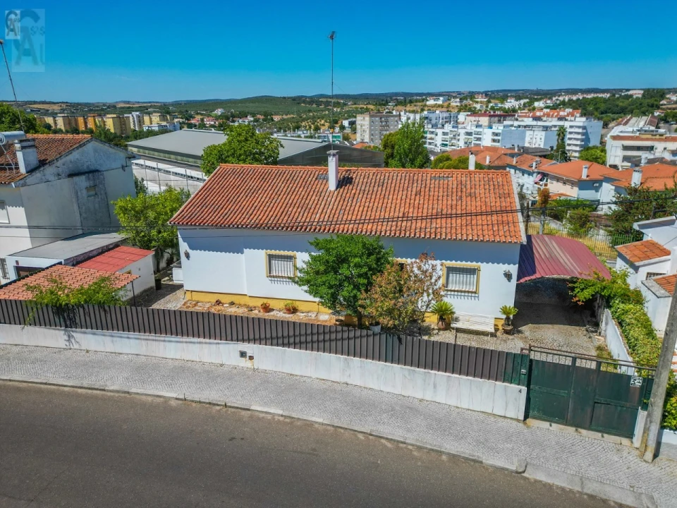 Moradia T4 para Venda em Assunção, Ajuda, Salvador e Santo Ildefonso Foto 3