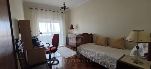 Apartamento T5 para Venda em São João Baptista